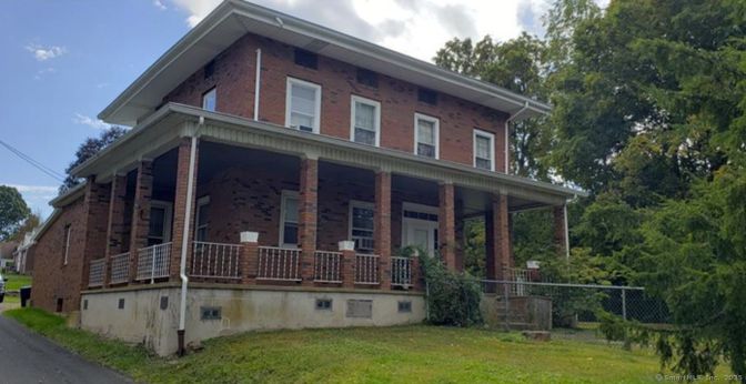 Exterior, Facade, Brick Facade, American Foursquare