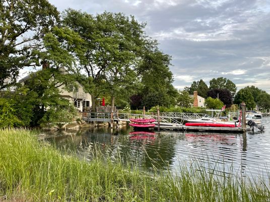Exterior, Lake