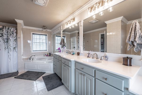 Bathroom, Dual Sink Vanities, Interior