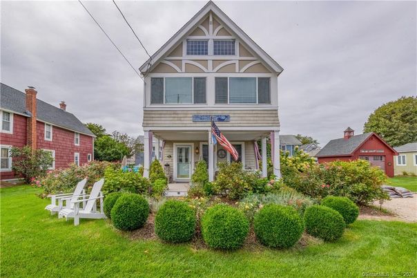 Backyard, Exterior, Facade, Queen Anne Victorian