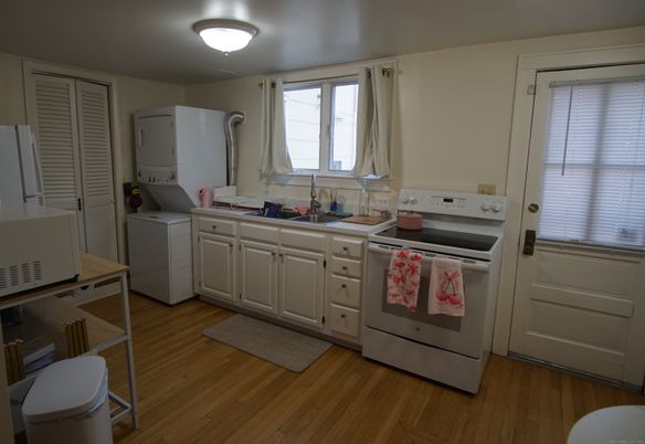 Interior, Washer, Wood Texture Flooring