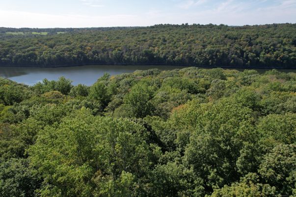 Exterior, Lake
