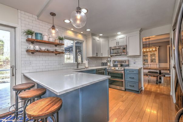 Dining room, Interior, Kitchen, Pendant Lights, Recessed Lighting, Stainless Steel Appliances, Wood Texture Flooring