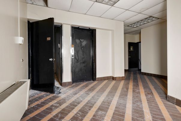 Elevator, Interior