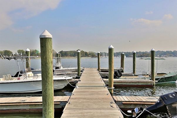 Exterior, Lake
