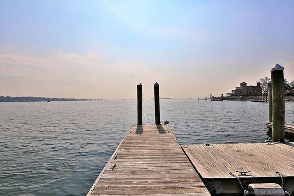 Exterior, Lake