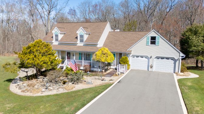 Attached, Exterior, Facade, Cape Cod