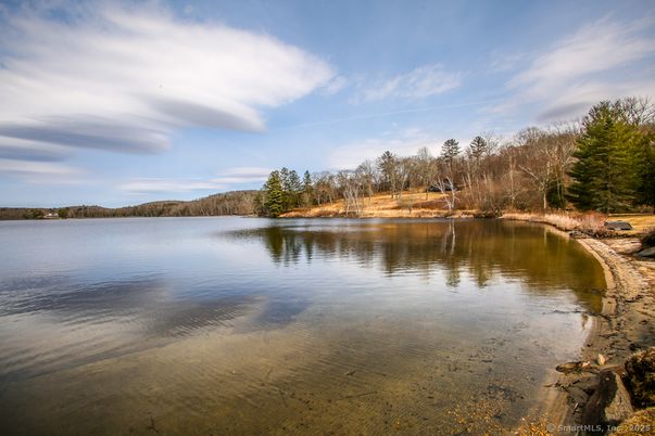Exterior, Lake