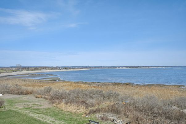 Exterior, Lake