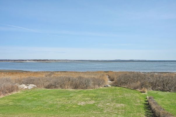 Exterior, Lake