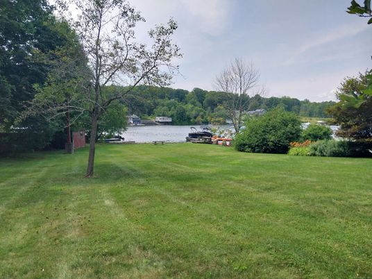 Exterior, Lake