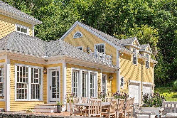Attached, Exterior, Facade, Queen Anne Victorian