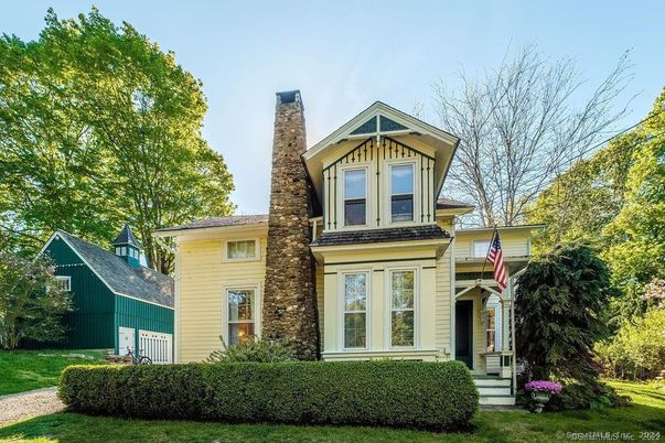 Exterior, Facade, Queen Anne Victorian