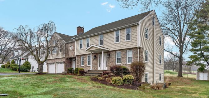 Attached, Exterior, Facade, Brick Facade, Georgian
