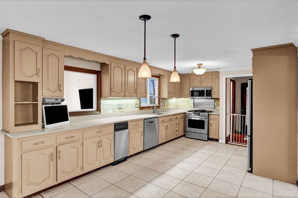 Interior, Kitchen, Pendant Lights, Stainless Steel Appliances