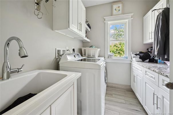 Interior, Washer, Wood Texture Flooring