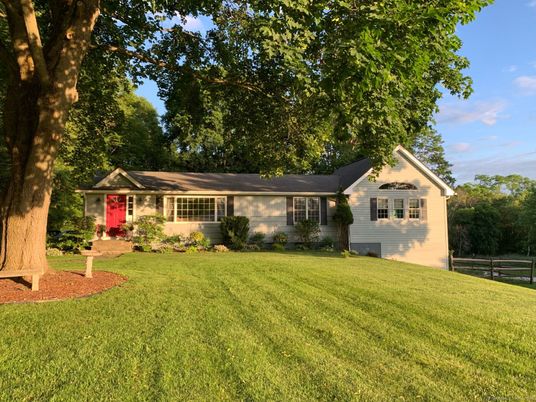 Backyard, Exterior, Facade, Ranch