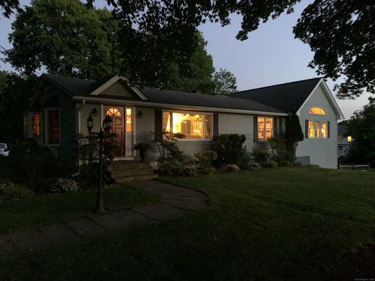 Backyard, Exterior, Facade, Ranch