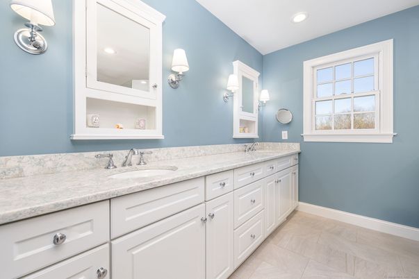 Bathroom, Dual Sink Vanities, Interior, Recessed Lighting