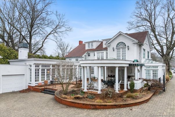 Attached, Exterior, Facade, Queen Anne Victorian