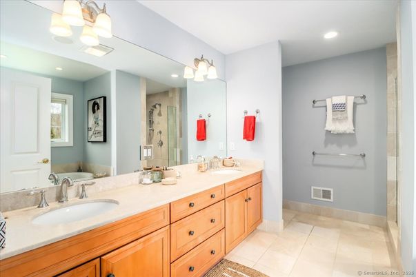Bathroom, Dual Sink Vanities, Interior, Recessed Lighting