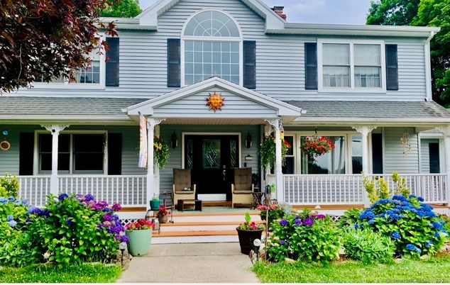 Exterior, Facade, Queen Anne Victorian