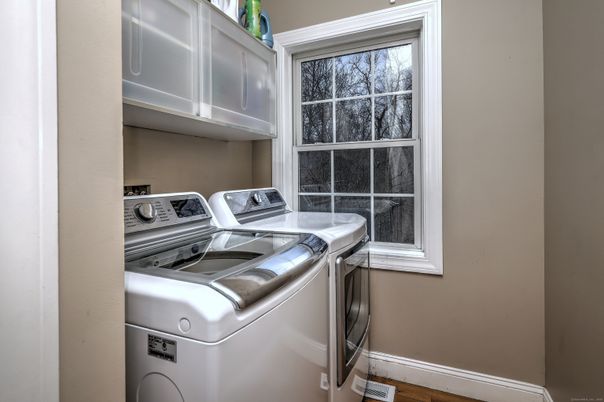 Interior, Washer, Wood Texture Flooring