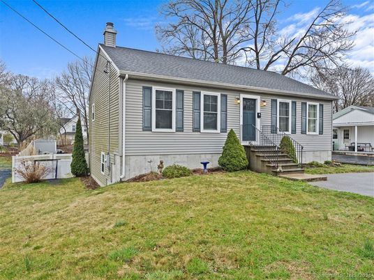 Backyard, Exterior, Facade, Cape Cod