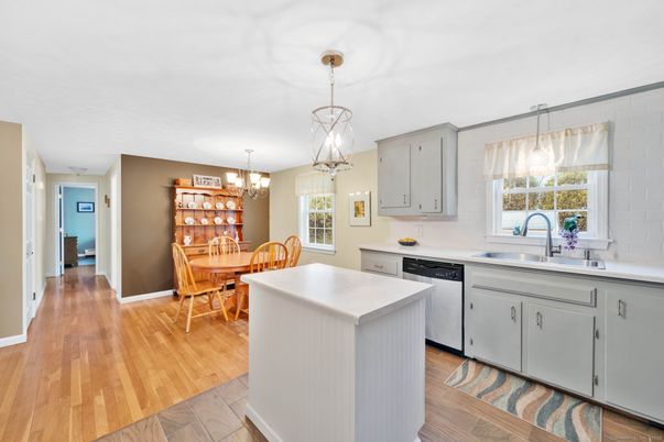 Chandelier, Dining room, Interior, Kitchen, Pendant Lights, Wood Texture Flooring