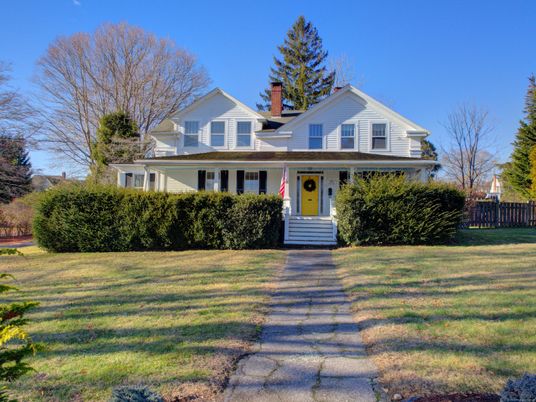 Exterior, Facade, Farmhouse