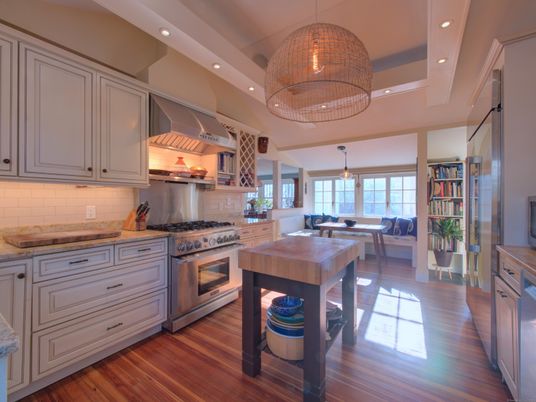 Chandelier, Dining room, Interior, Kitchen, Pendant Lights, Recessed Lighting, Stainless Steel Appliances, Wood Texture Flooring