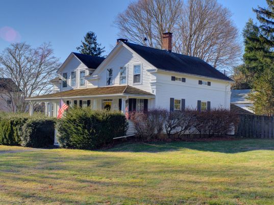 Exterior, Facade, Farmhouse