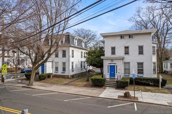 Exterior, Facade, American Foursquare