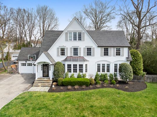 Attached, Exterior, Facade, Farmhouse