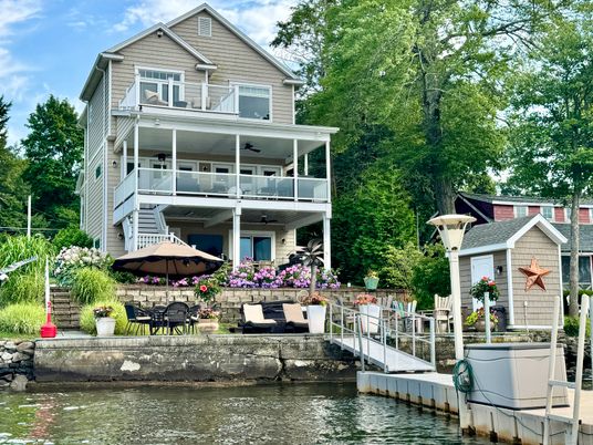 Exterior, Lake