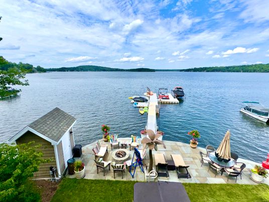 Exterior, Lake