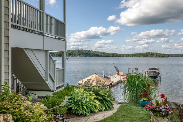 Exterior, Lake