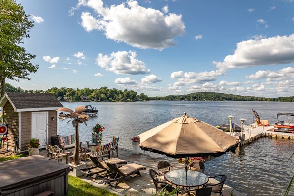 Exterior, Lake