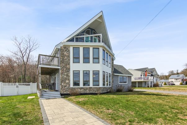 Backyard, Exterior, Facade, Queen Anne Victorian