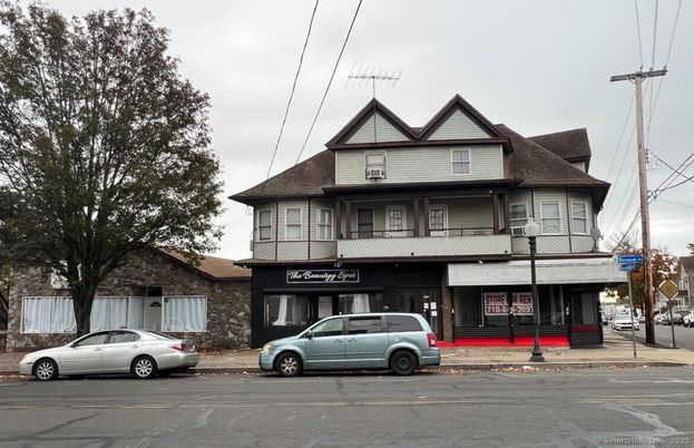 Exterior, Facade, Queen Anne Victorian