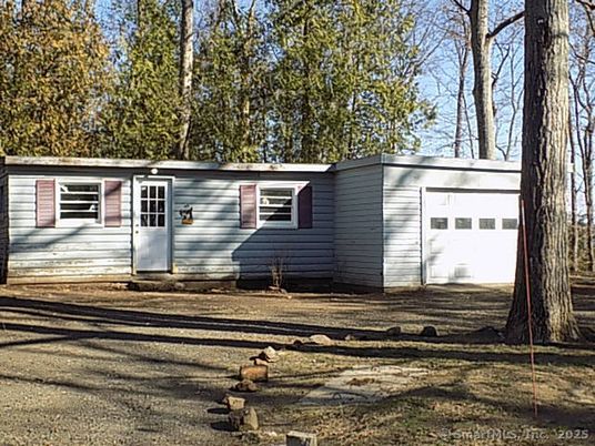 Attached, Exterior, Facade, Ranch
