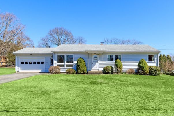 Attached, Exterior, Facade, Ranch