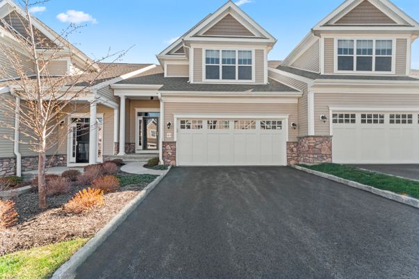Attached, Exterior, Facade, American Craftsman