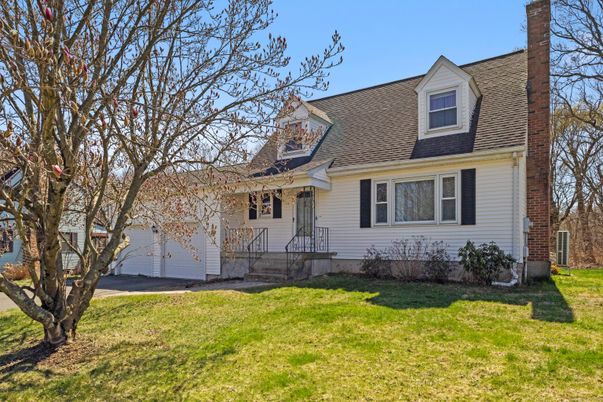 Attached, Exterior, Facade, Cape Cod