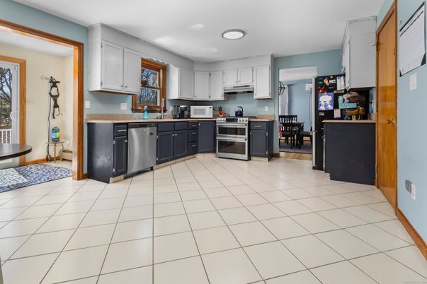 Dining room, Interior, Kitchen, Recessed Lighting, Stainless Steel Appliances