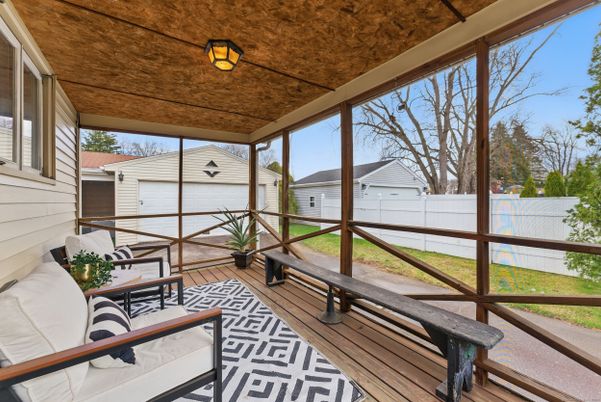 Detached Garage, Exterior