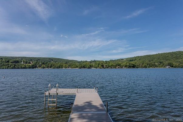 Exterior, Lake