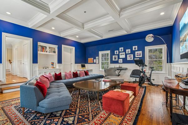 Fitness Equipment, Interior, Living room, Recessed Lighting, Wood Texture Flooring