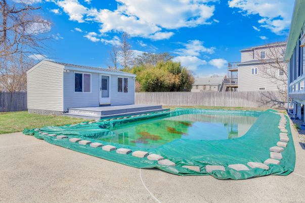 Exterior, Pool