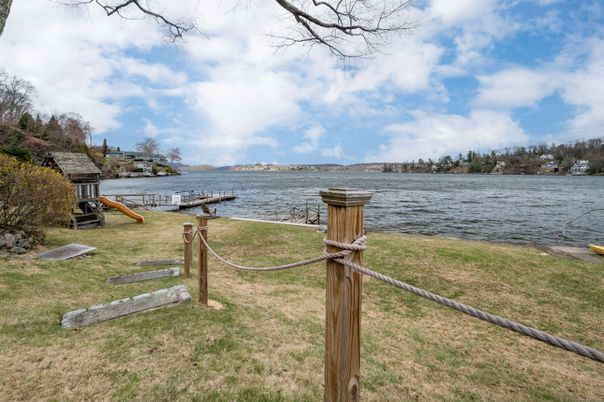 Exterior, Lake